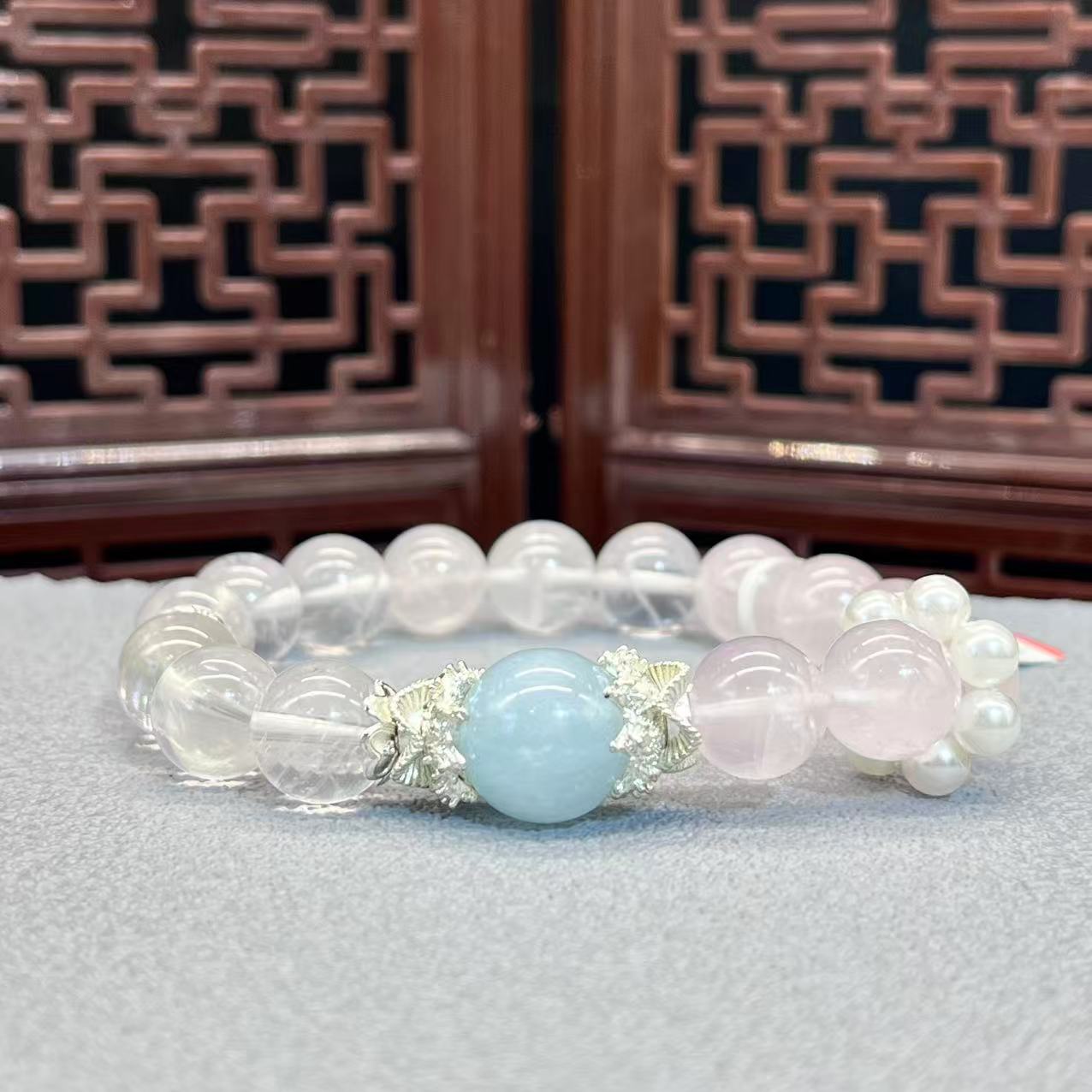 Natural crystal design bracelet