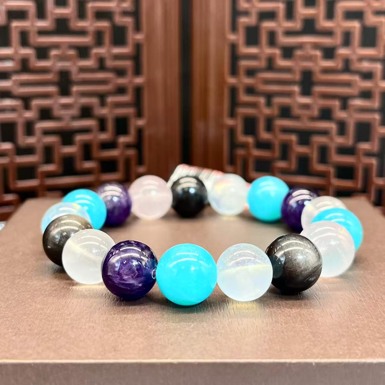 Natural crystal design bracelet