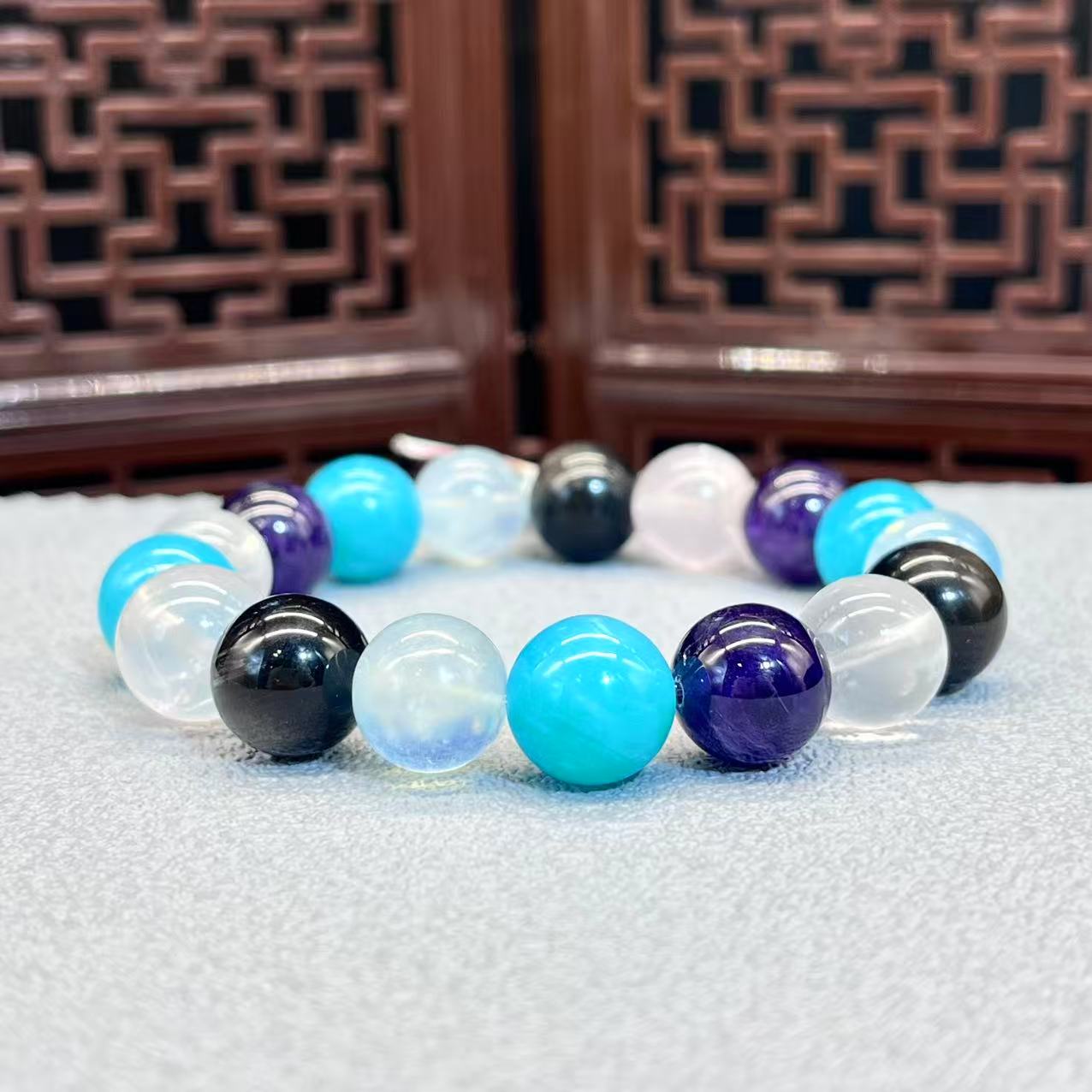 Natural crystal design bracelet