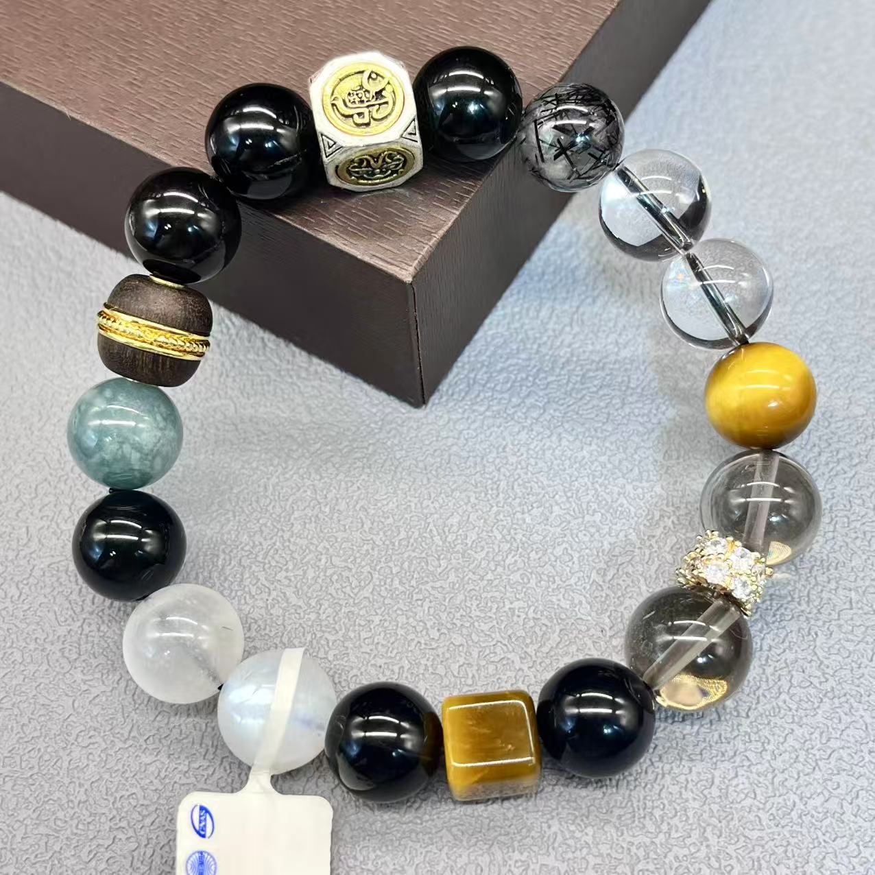 Natural crystal design bracelet