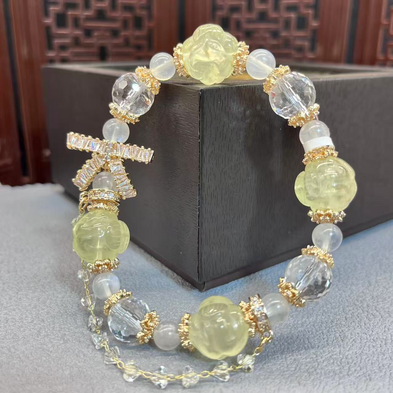 Natural crystal design bracelet