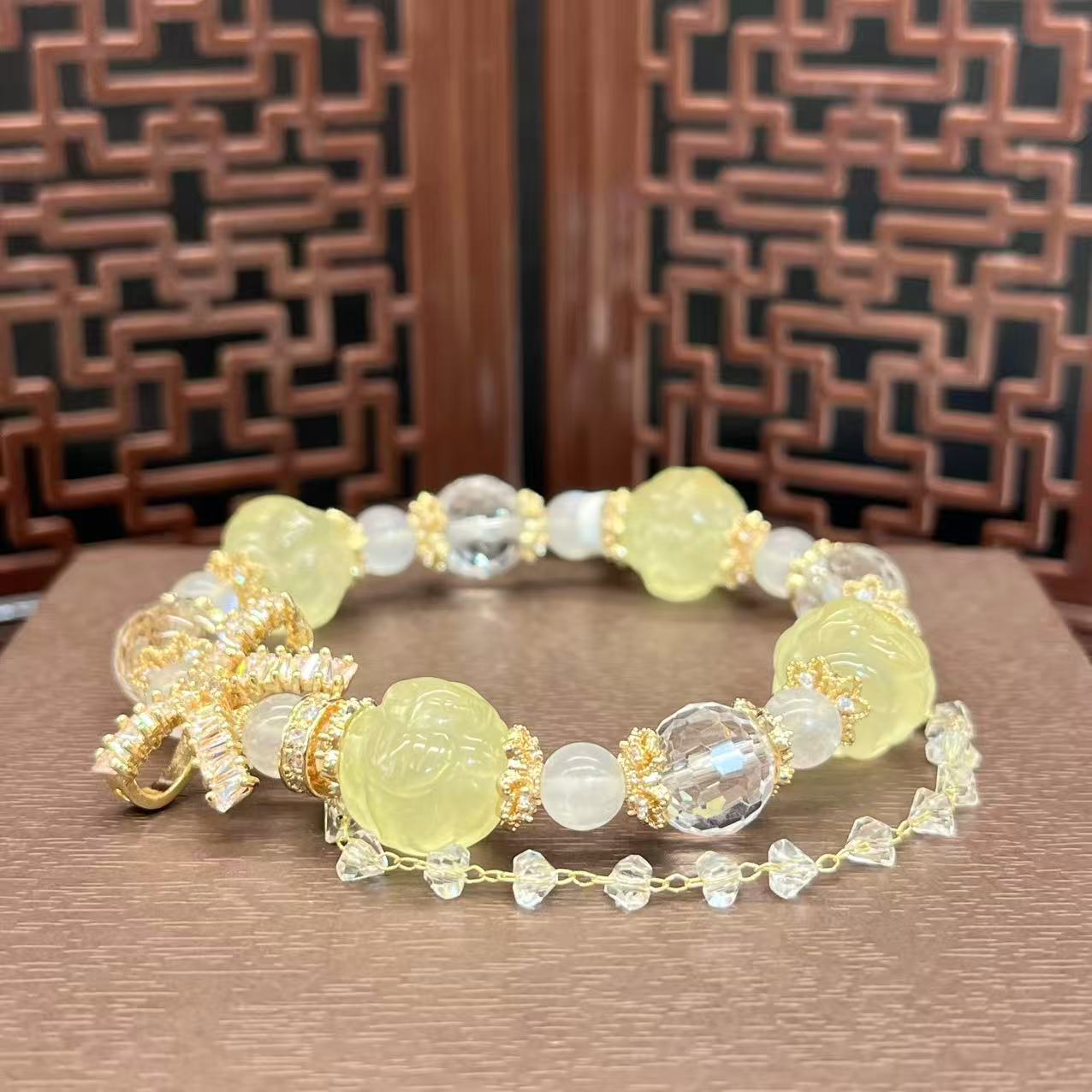 Natural crystal design bracelet
