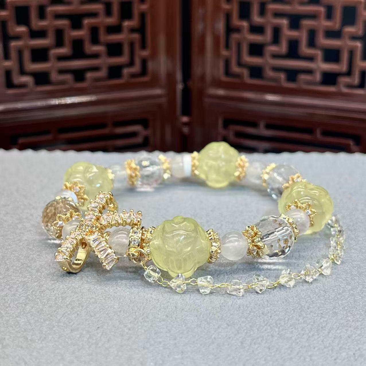 Natural crystal design bracelet