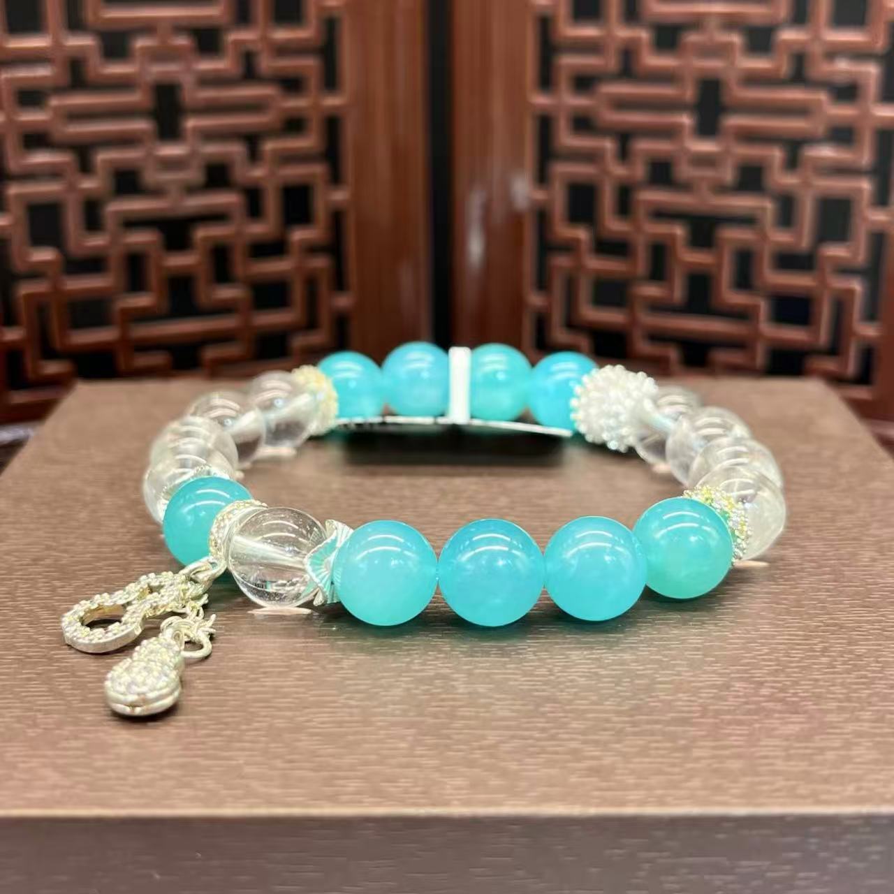Natural crystal design bracelet