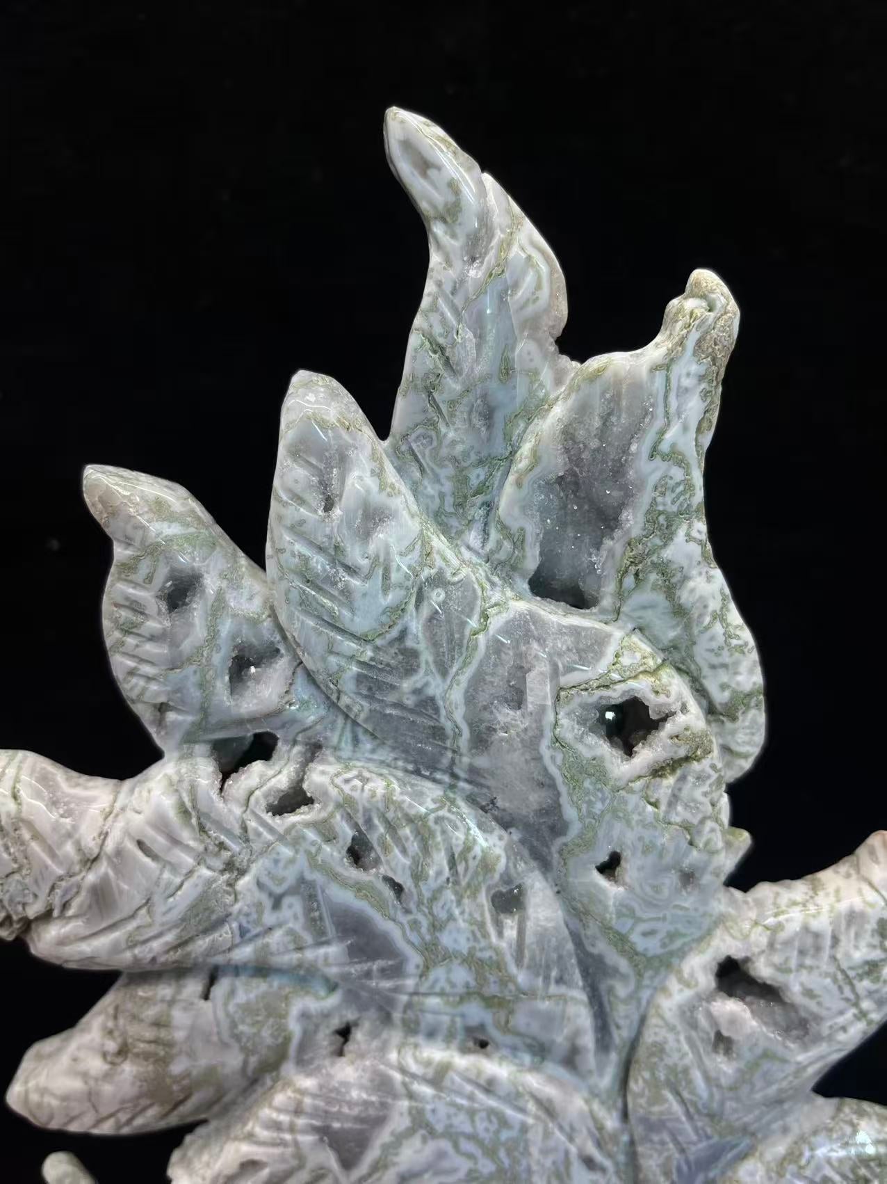 Natural moss agate nine tail fox pretty carving