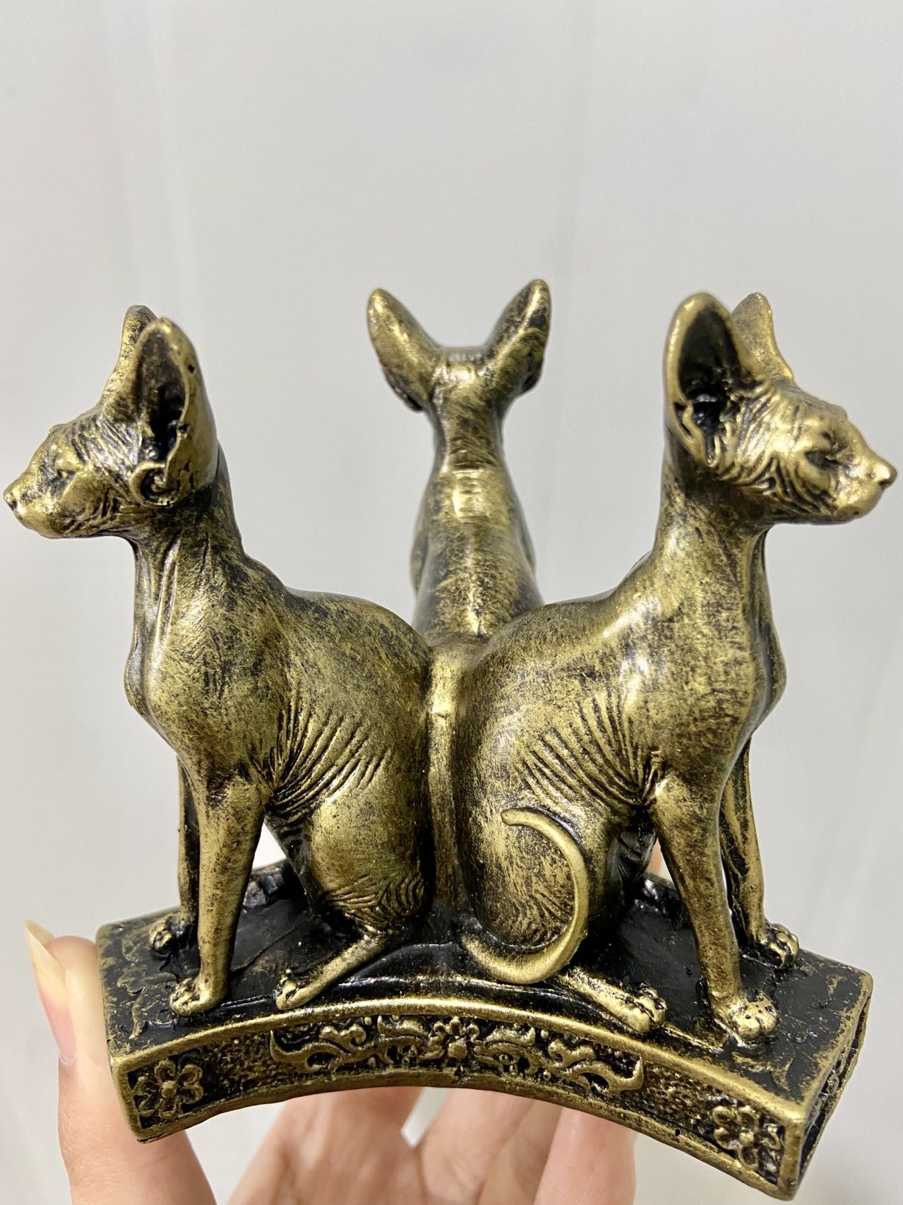 Three cat sphere stand
