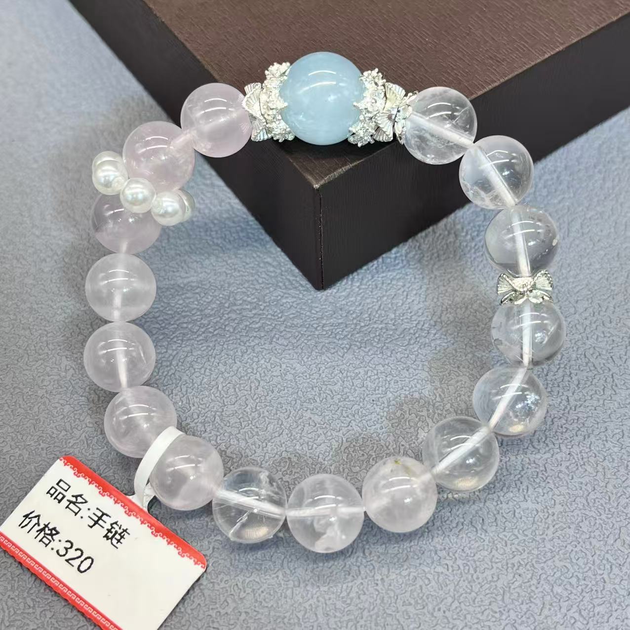 Natural crystal design bracelet