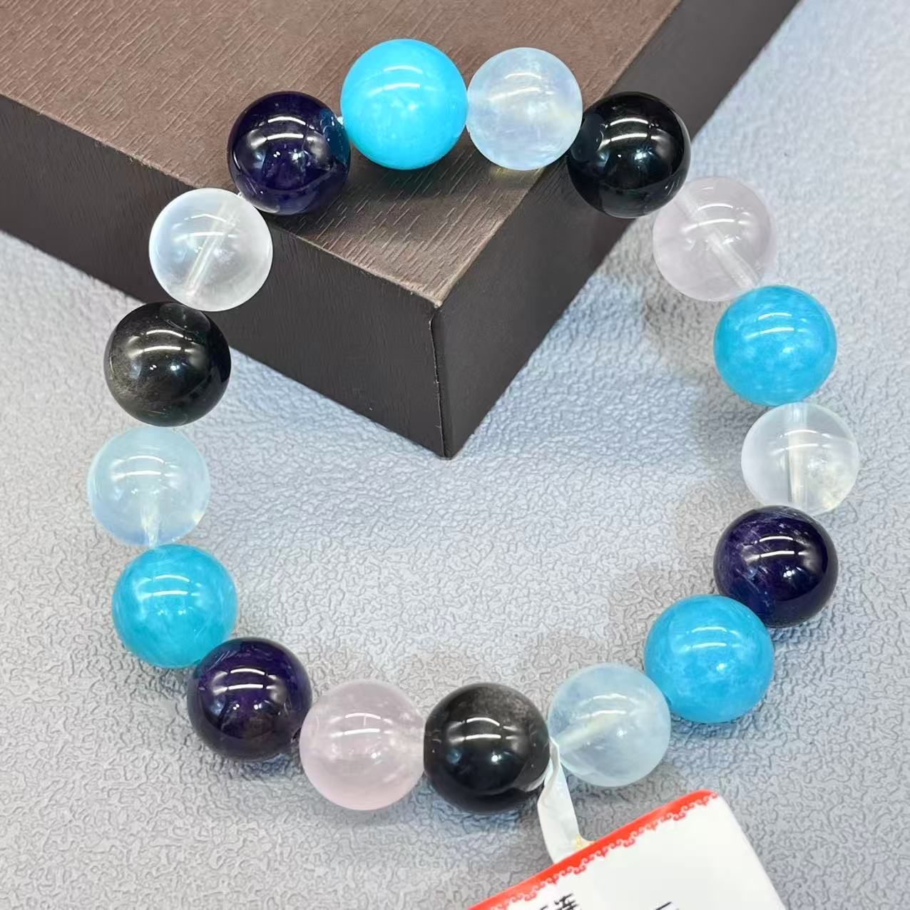 Natural crystal design bracelet