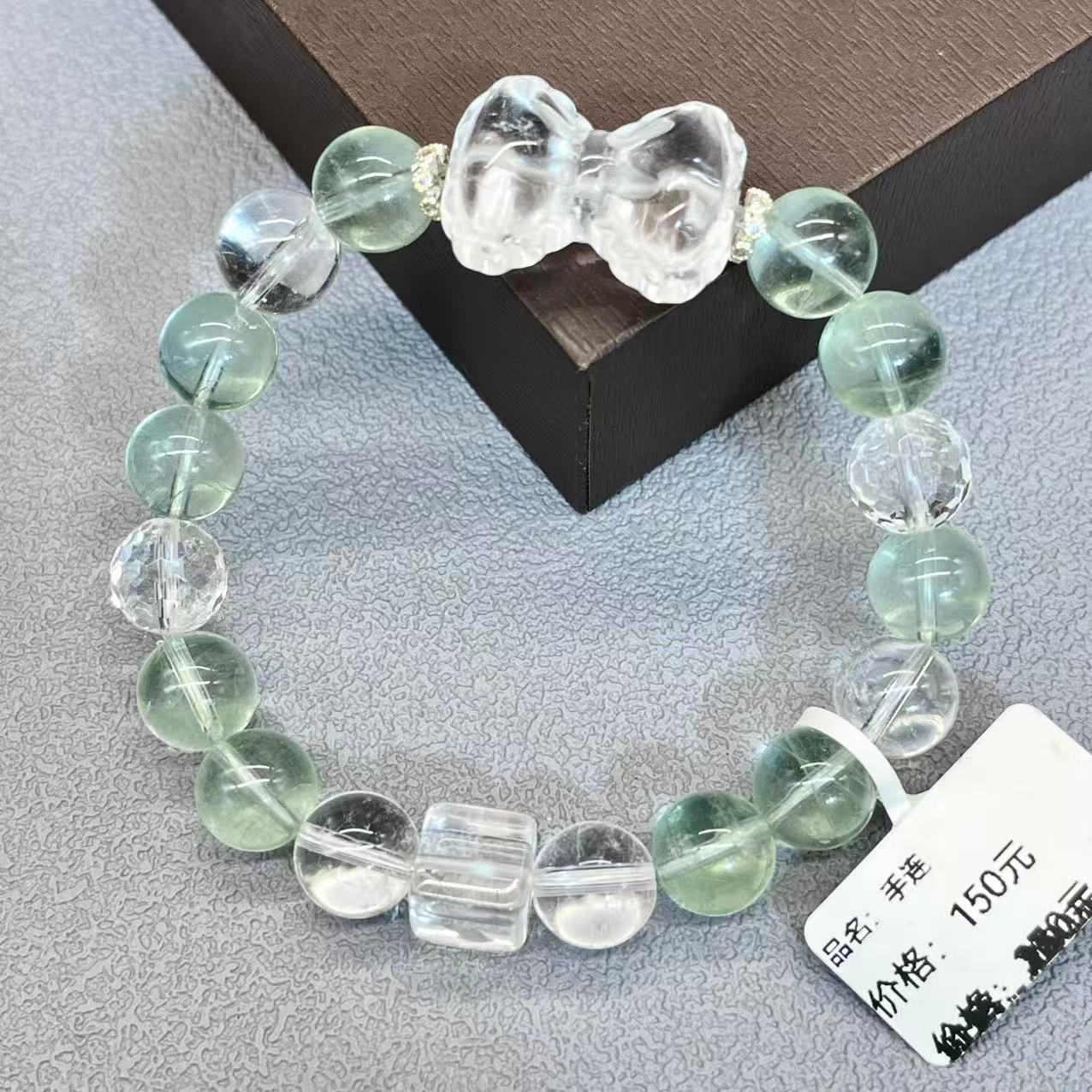 Natural crystal design bracelet