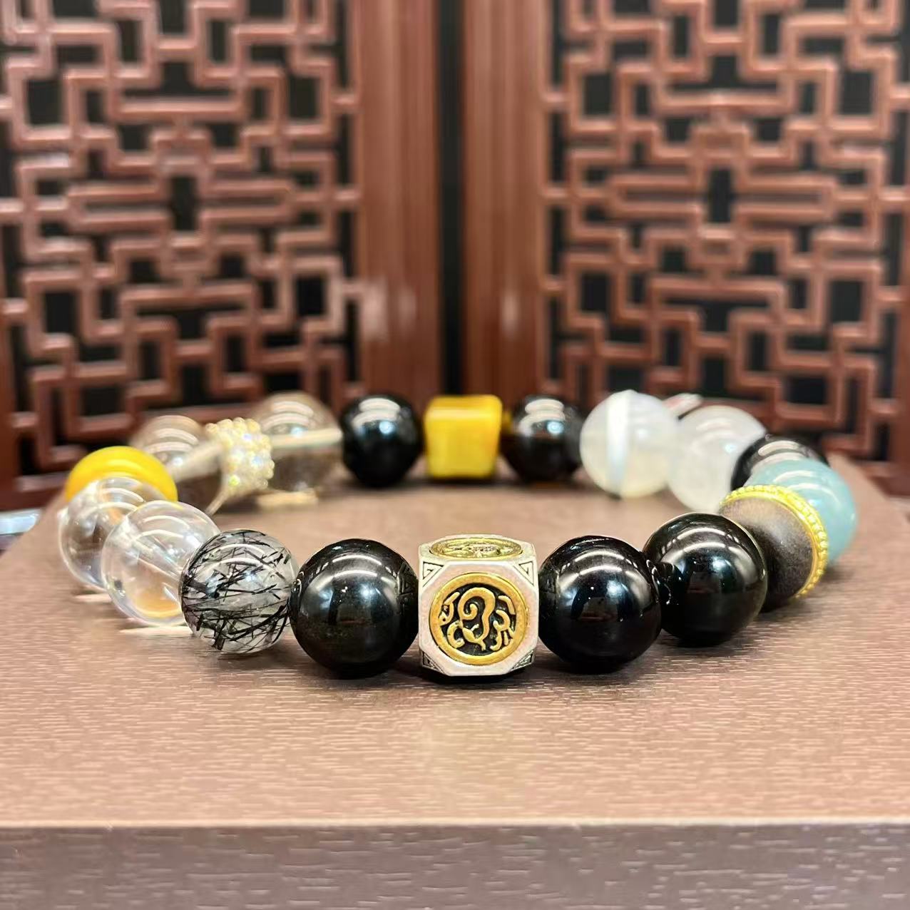 Natural crystal design bracelet