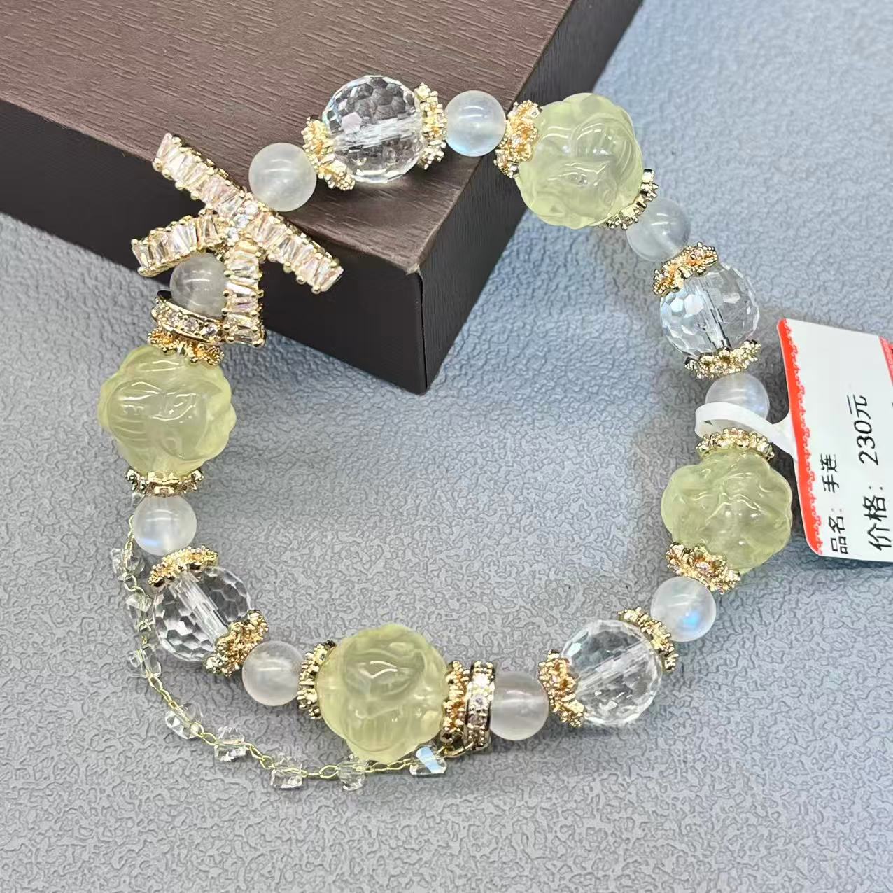 Natural crystal design bracelet