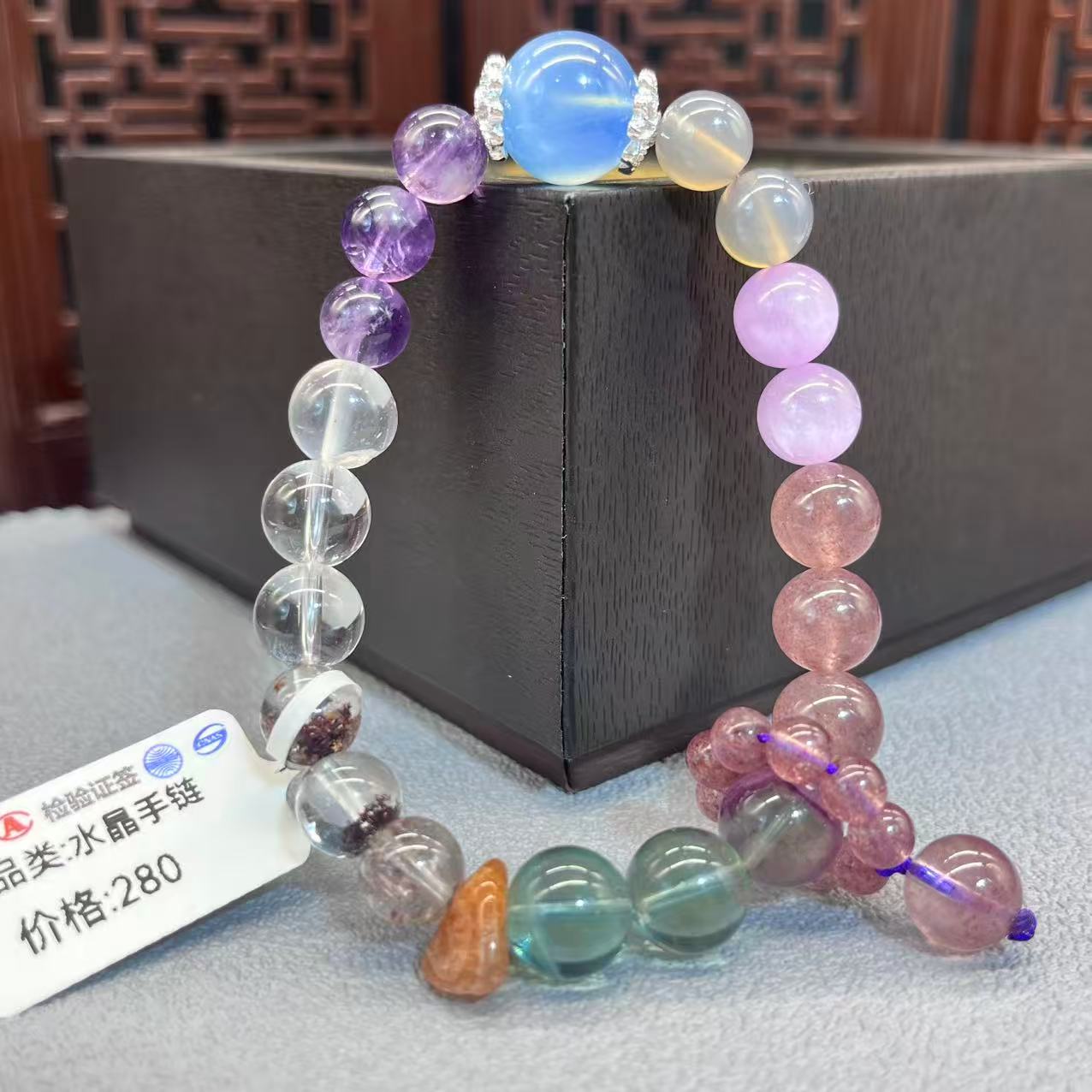 Natural crystal design bracelet