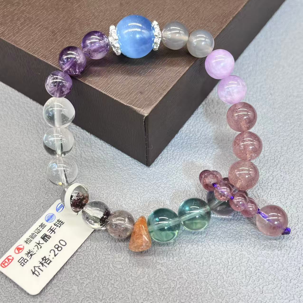 Natural crystal design bracelet
