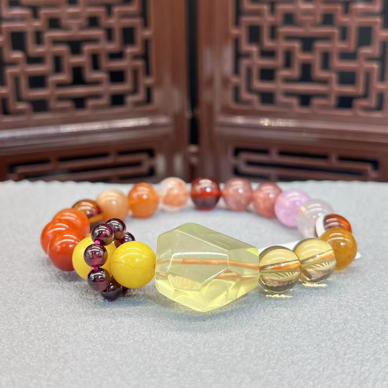 Natural crystal design bracelet