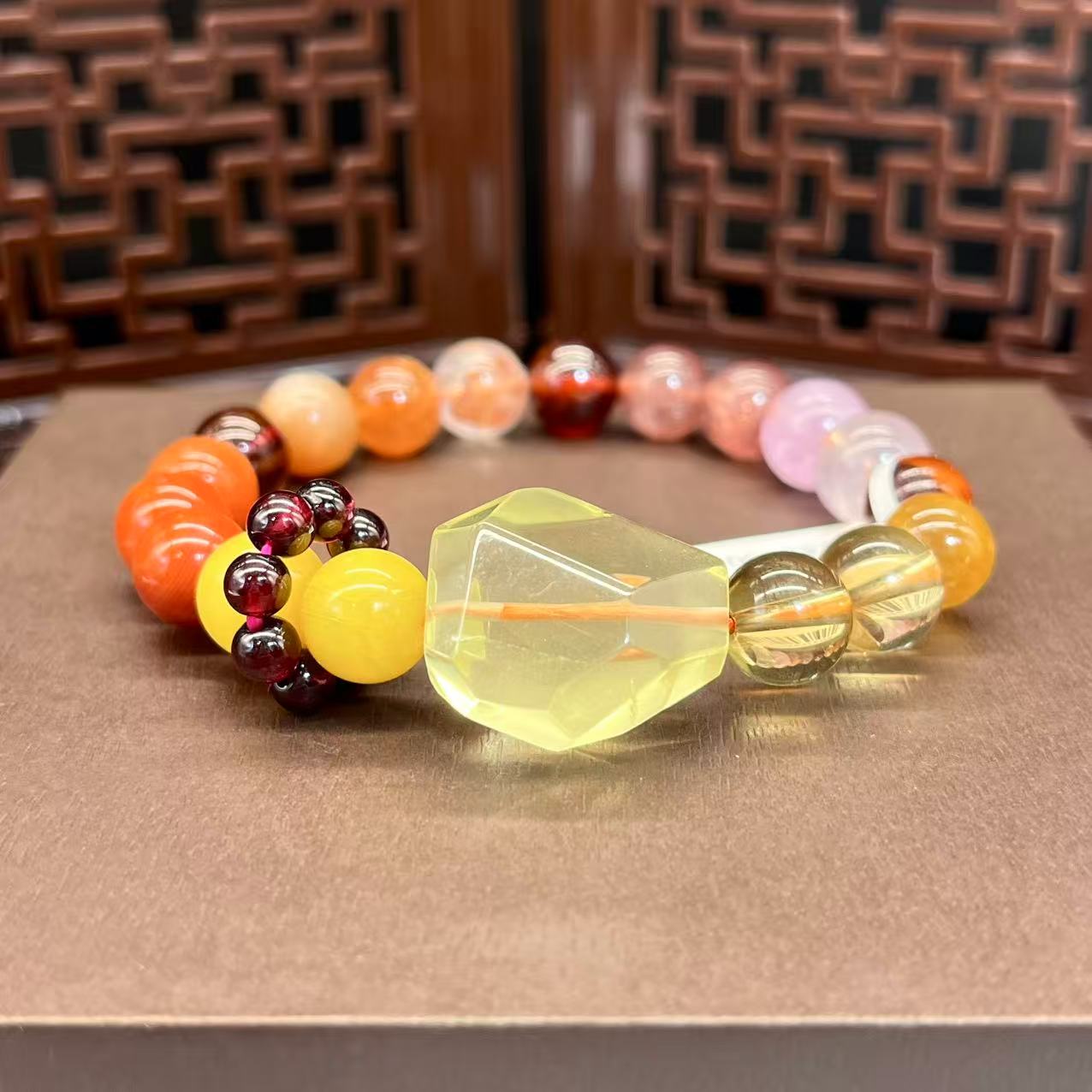 Natural crystal design bracelet