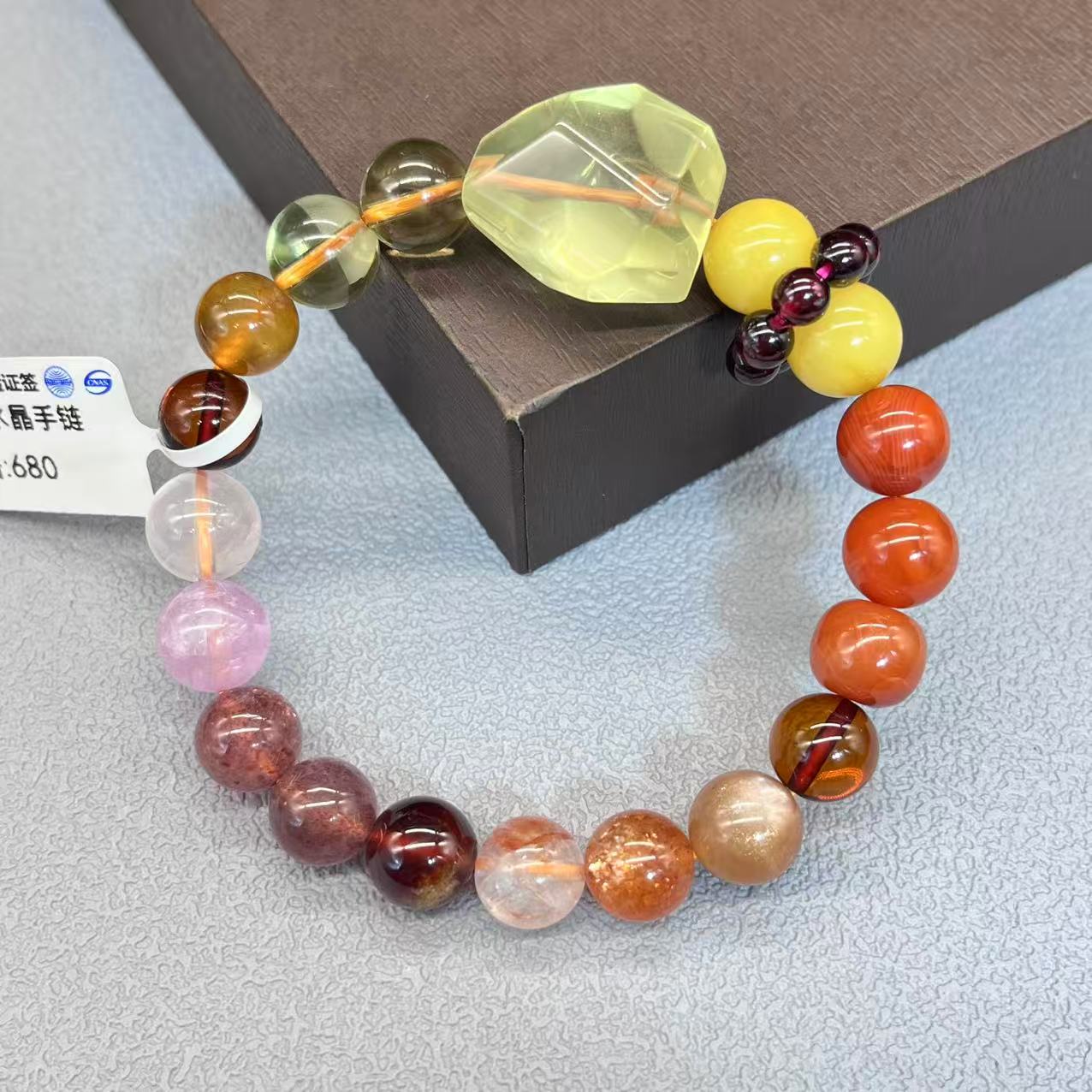 Natural crystal design bracelet