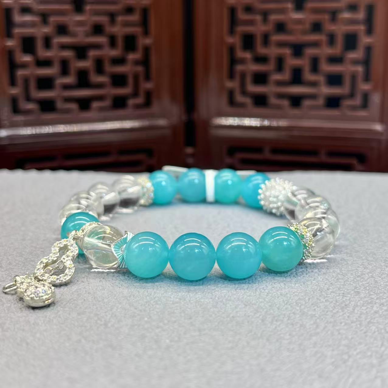 Natural crystal design bracelet