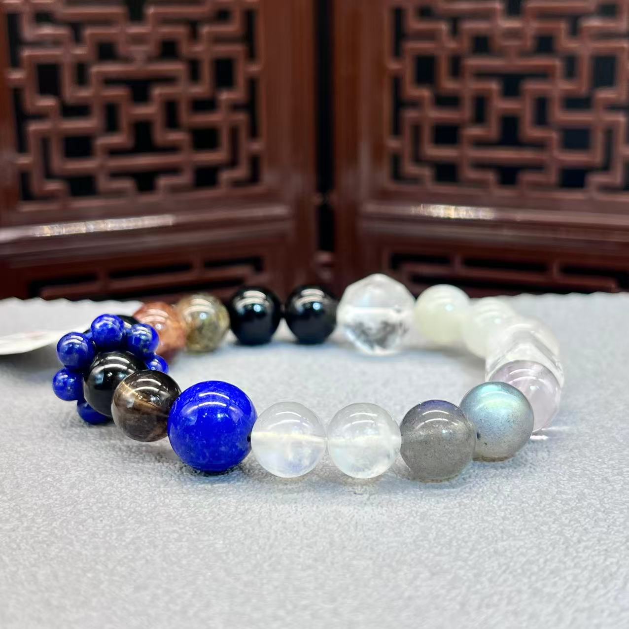 Natural crystal design bracelet