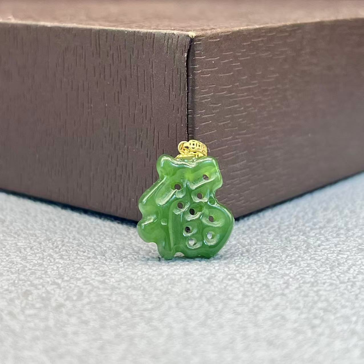 Natural jade necklace