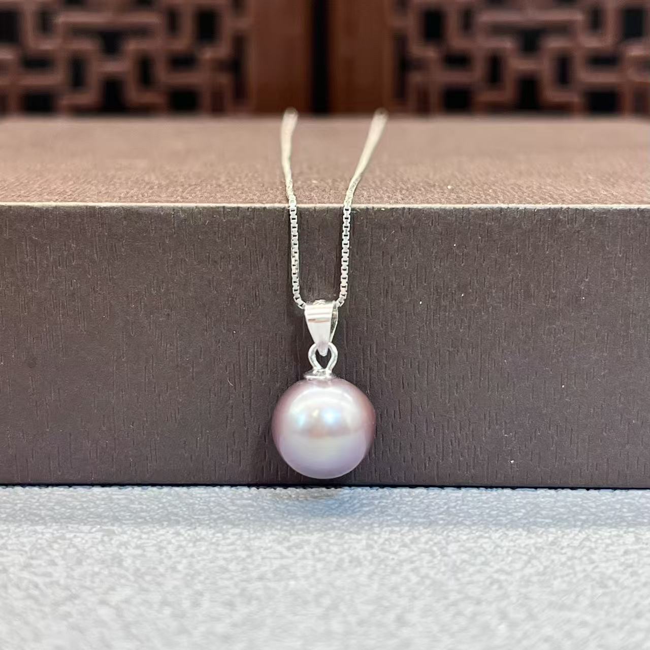 Natural pearl necklace