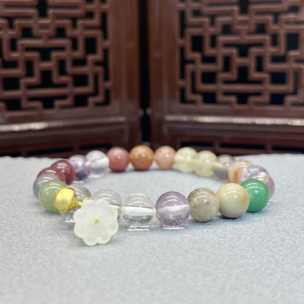 Natural crystal design bracelet