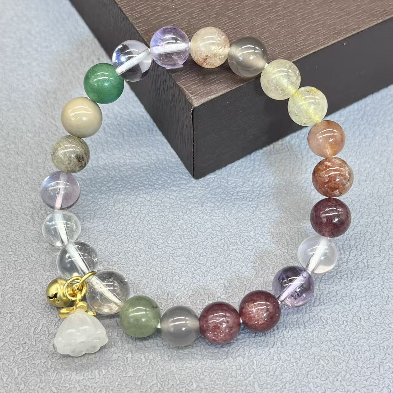 Natural crystal design bracelet