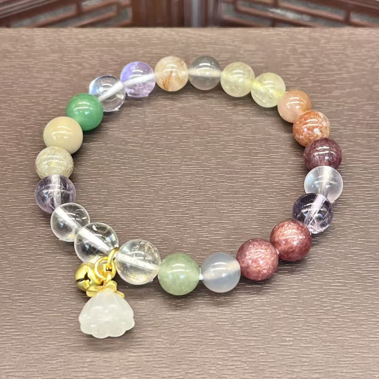 Natural crystal design bracelet