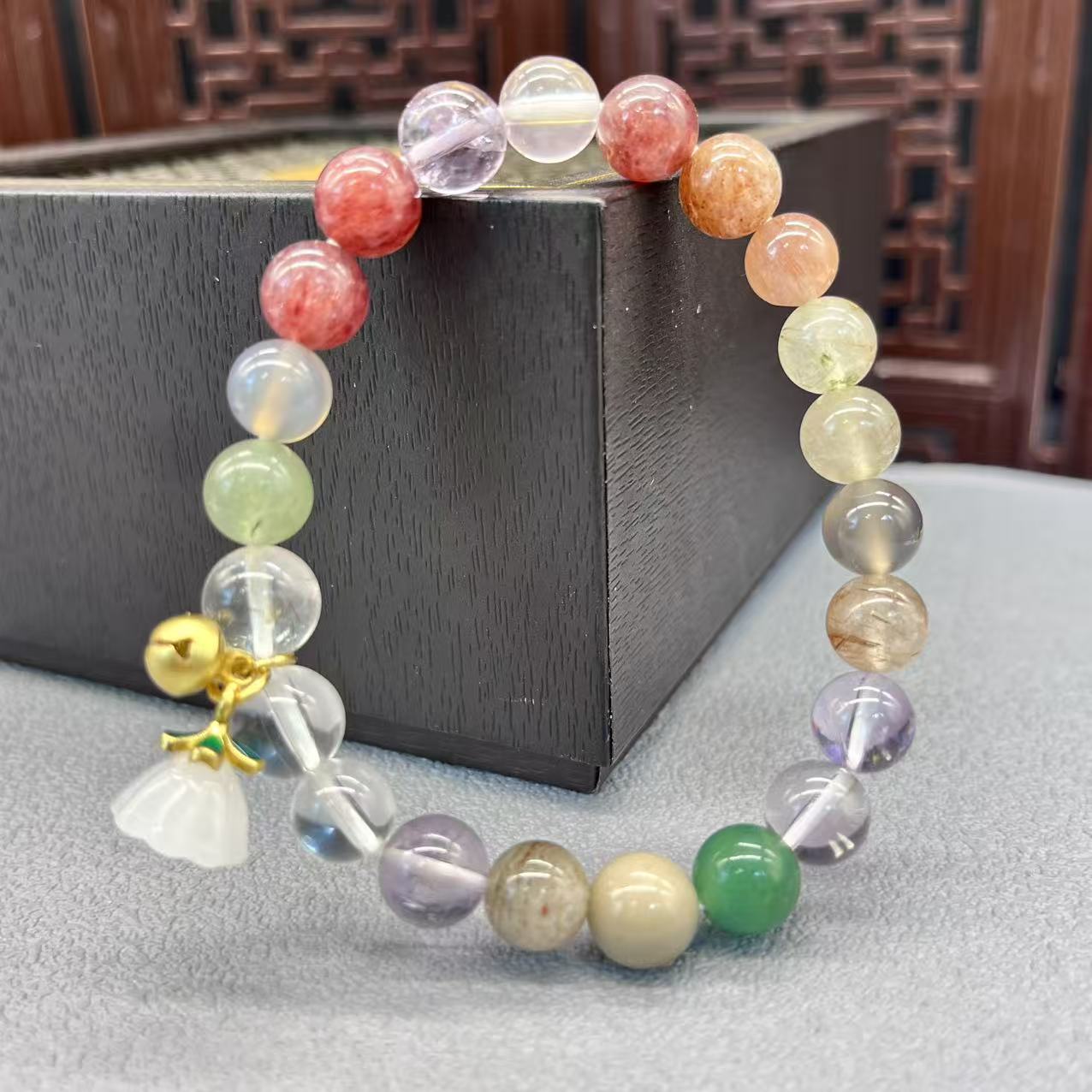 Natural crystal design bracelet