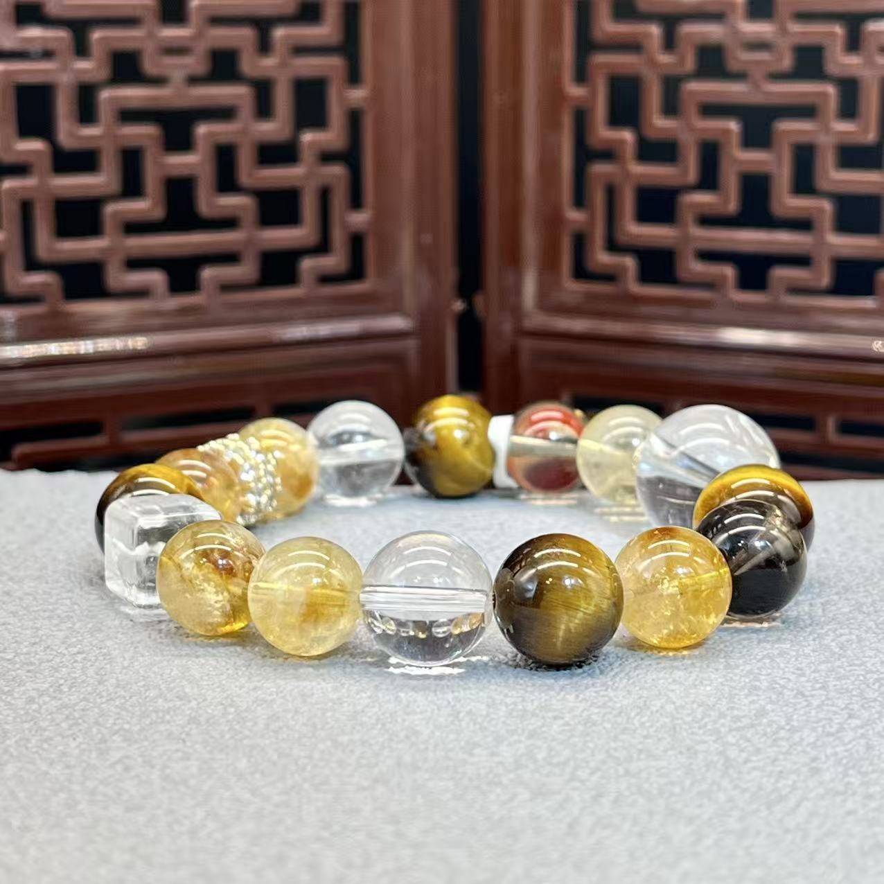 Natural crystal design bracelet