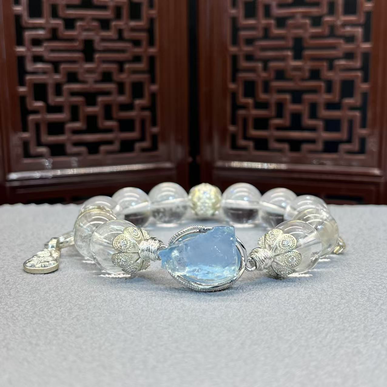 Natural crystal design bracelet