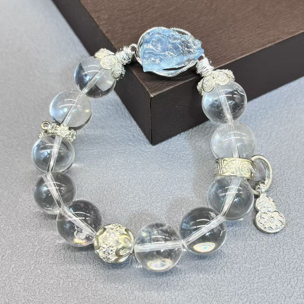 Natural crystal design bracelet