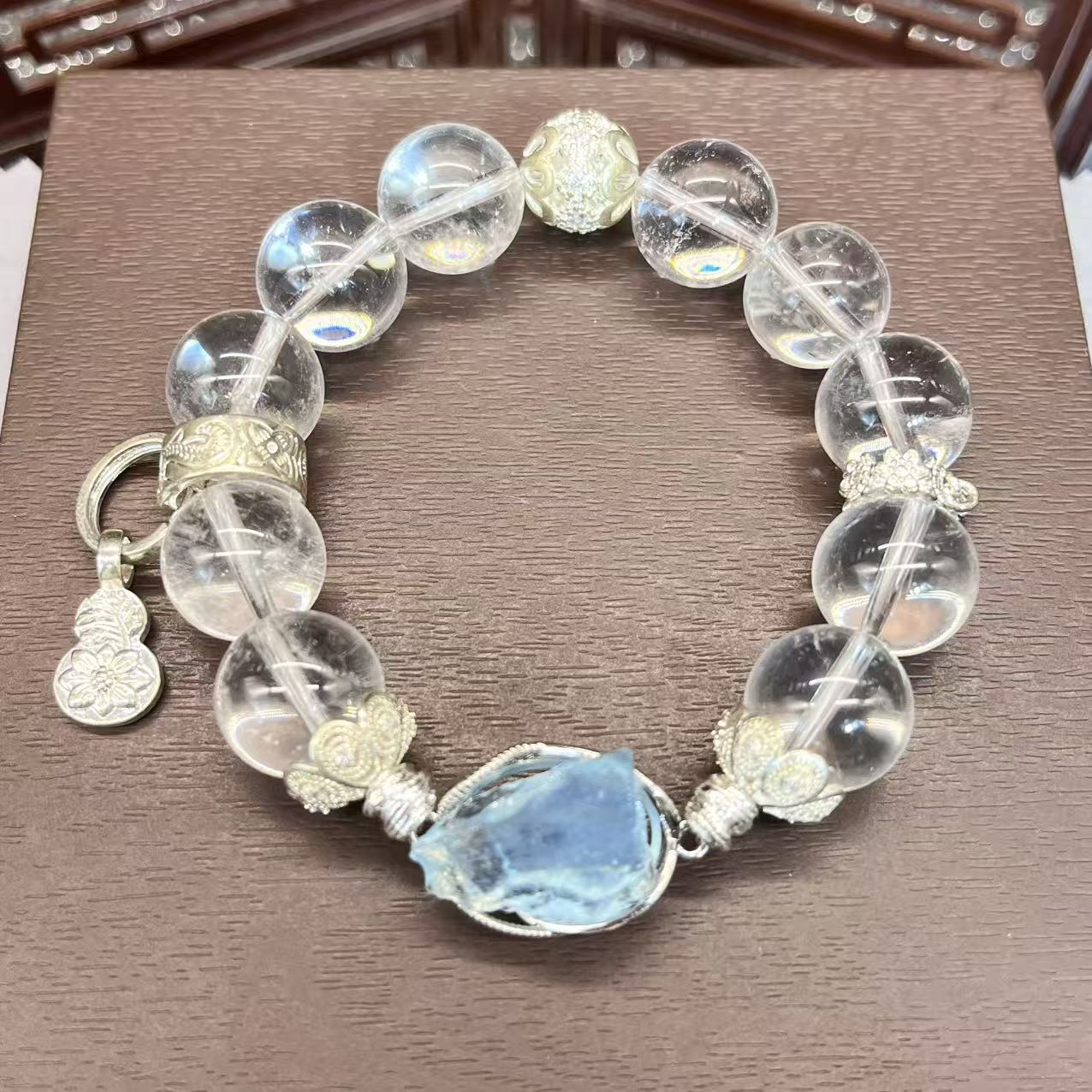 Natural crystal design bracelet