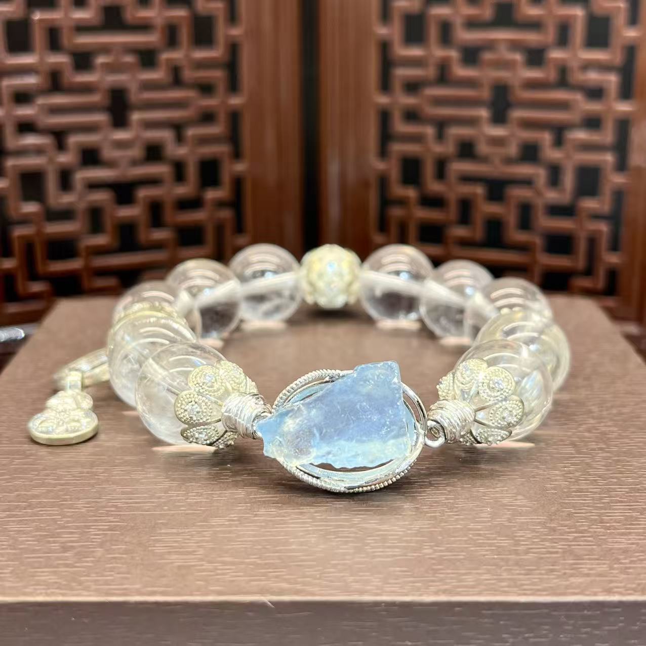 Natural crystal design bracelet