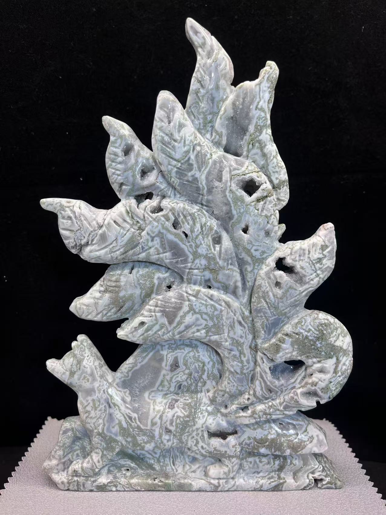 Natural moss agate nine tail fox pretty carving